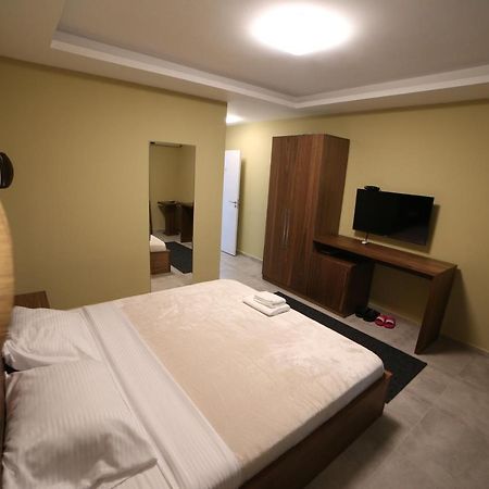 Hotel Centrum Titova Mitrovica Dış mekan fotoğraf