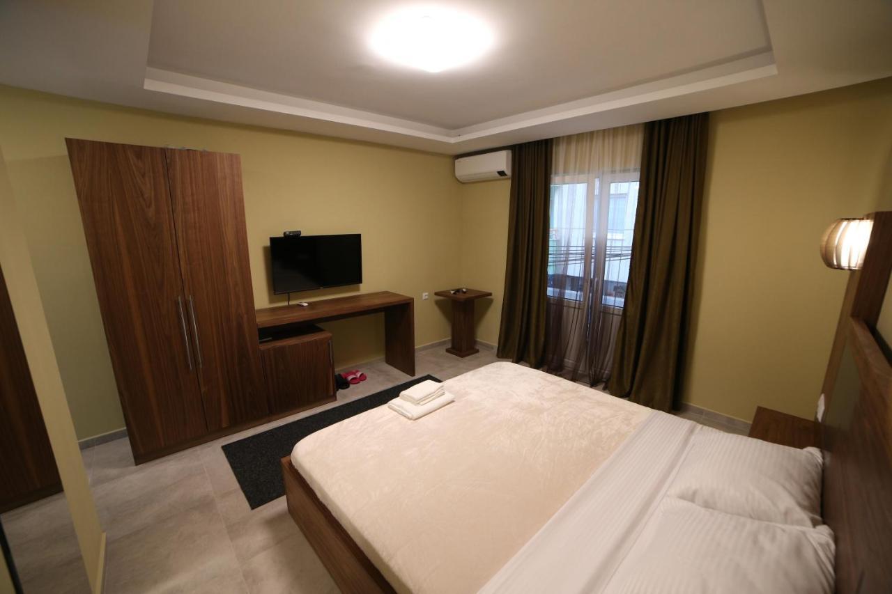 Hotel Centrum Titova Mitrovica Dış mekan fotoğraf