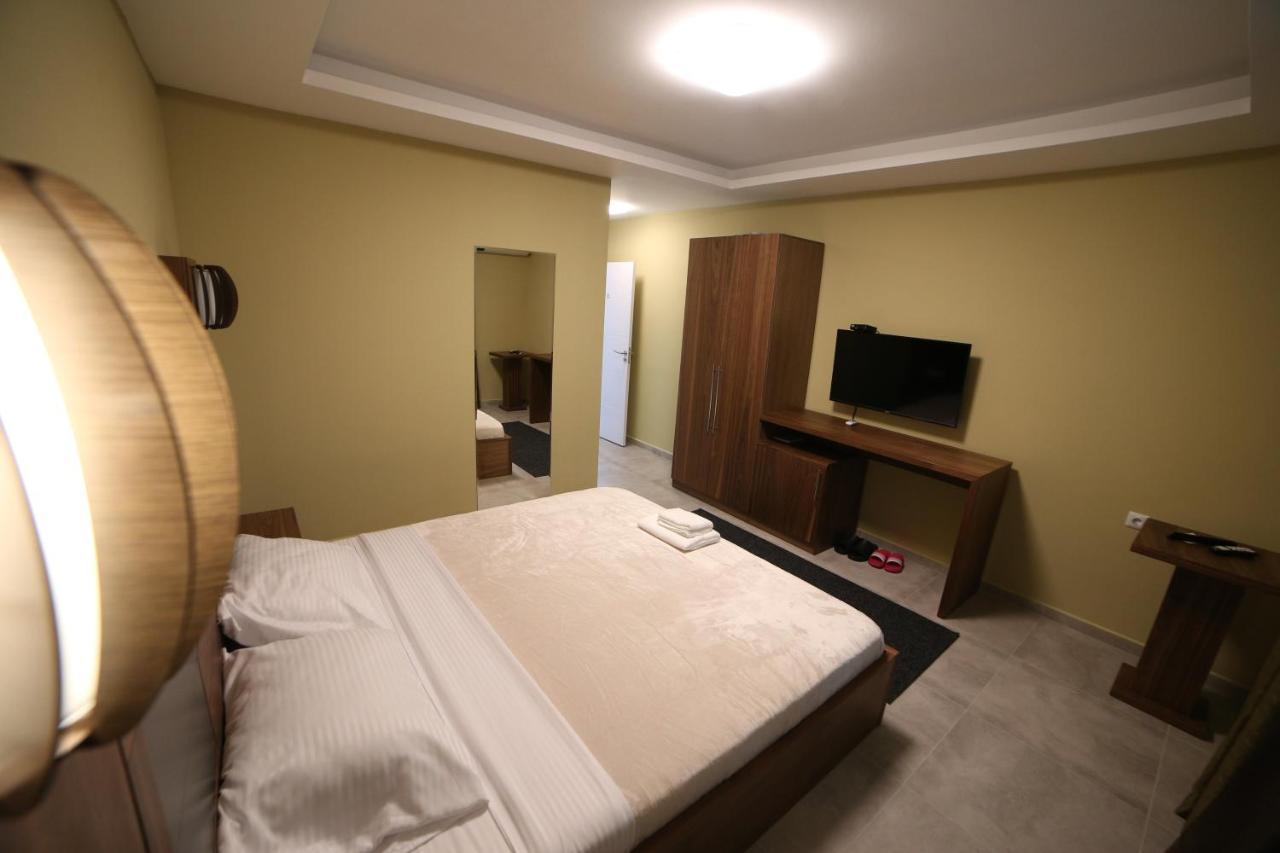 Hotel Centrum Titova Mitrovica Dış mekan fotoğraf